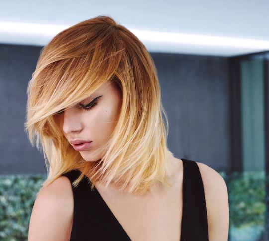 capelli scalati a punta