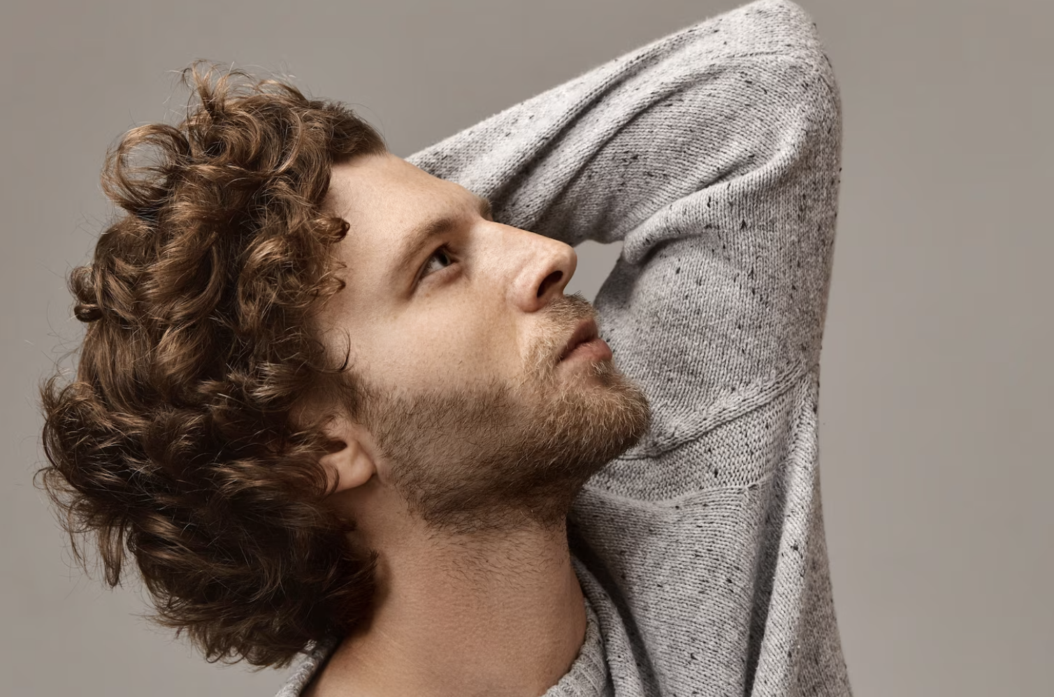 taglio di capelli ricci uomo