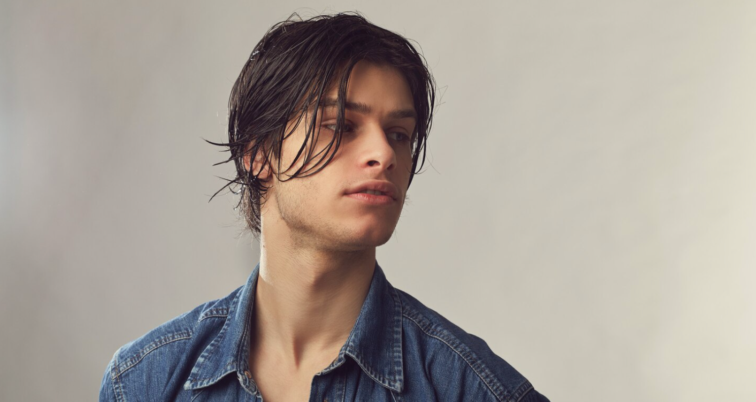 taglio capelli uomo con riga 